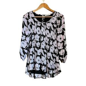 3 for $30! Ricki’s light purple floral tunic. Size 6